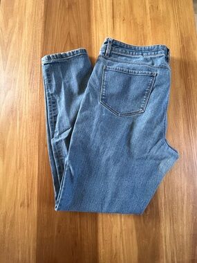 Reitmans woman’s Straight Leg Denim Jeans in Medium Blue